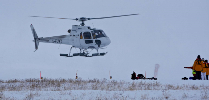 helicopter rescues people in snow